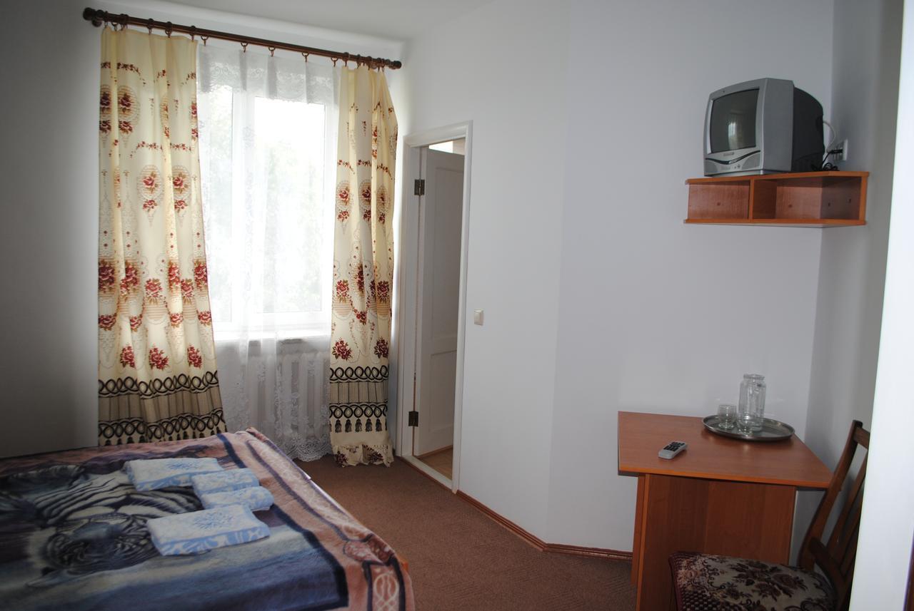 Hotel - Restaurant "Lion'S Heart" Velyka Omelyana Exterior foto