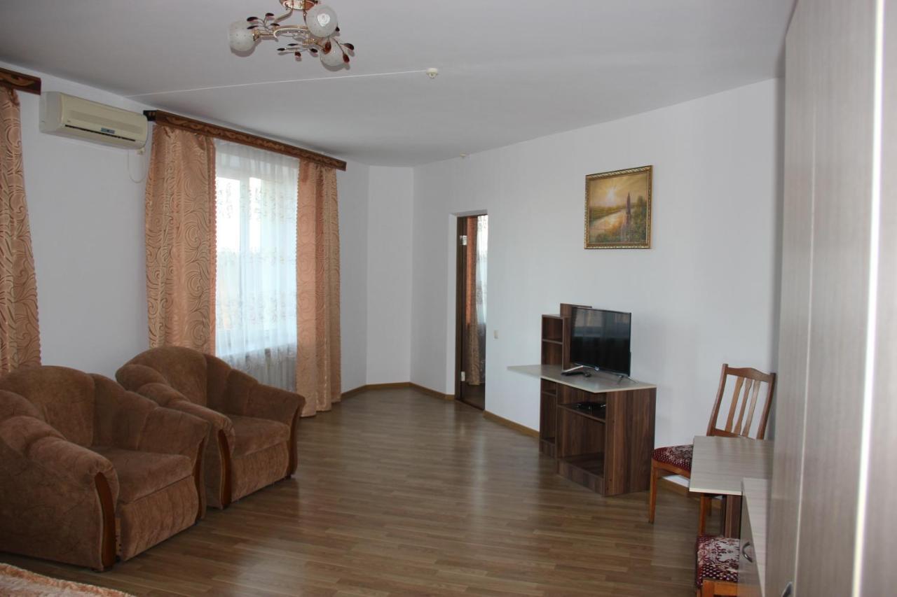 Hotel - Restaurant "Lion'S Heart" Velyka Omelyana Exterior foto